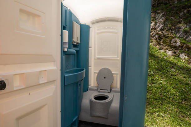 Porta potty delivery and setup in San Gabriel, CA